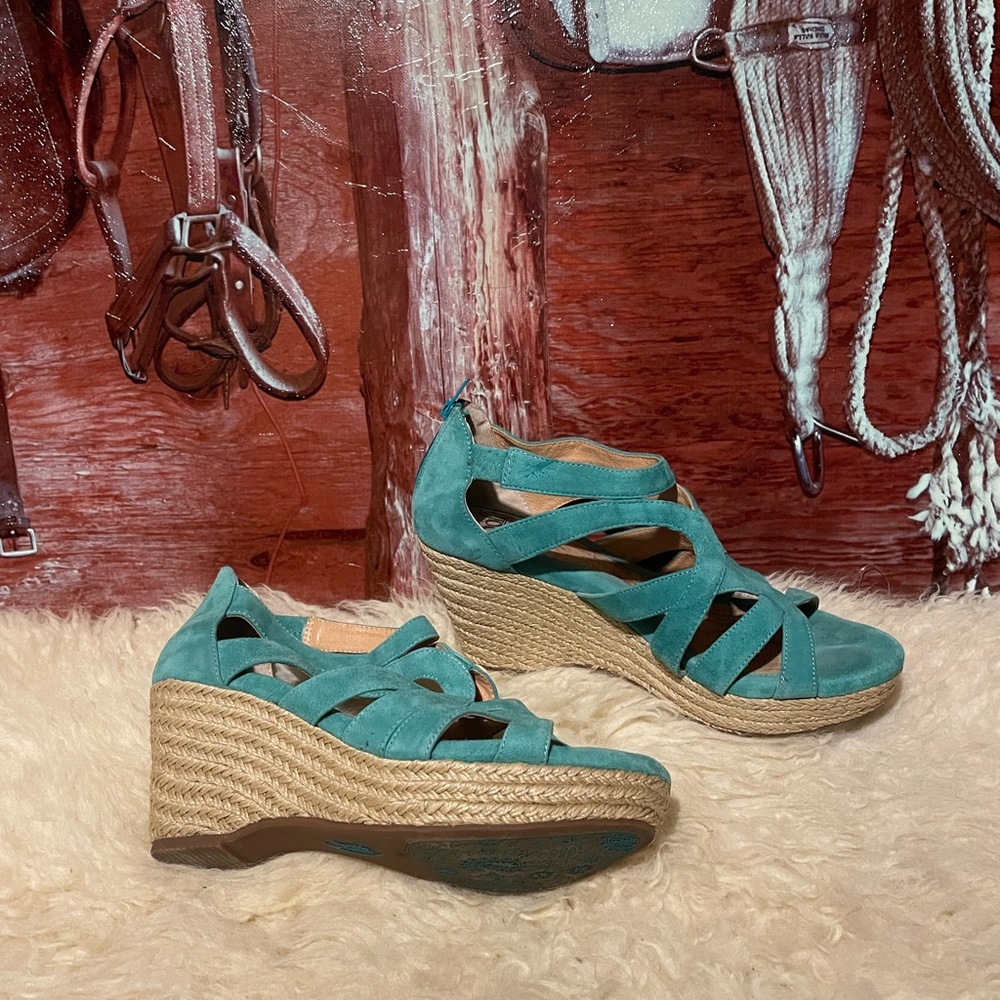 Sofft turquoise suede shoes